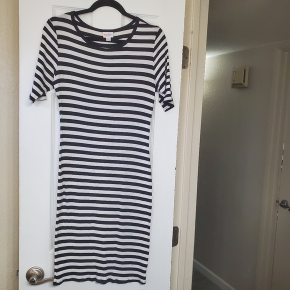Black & white striped Julia dress by LulaRoe sz M- Ribbed T-shirt - Picture 2 of 6